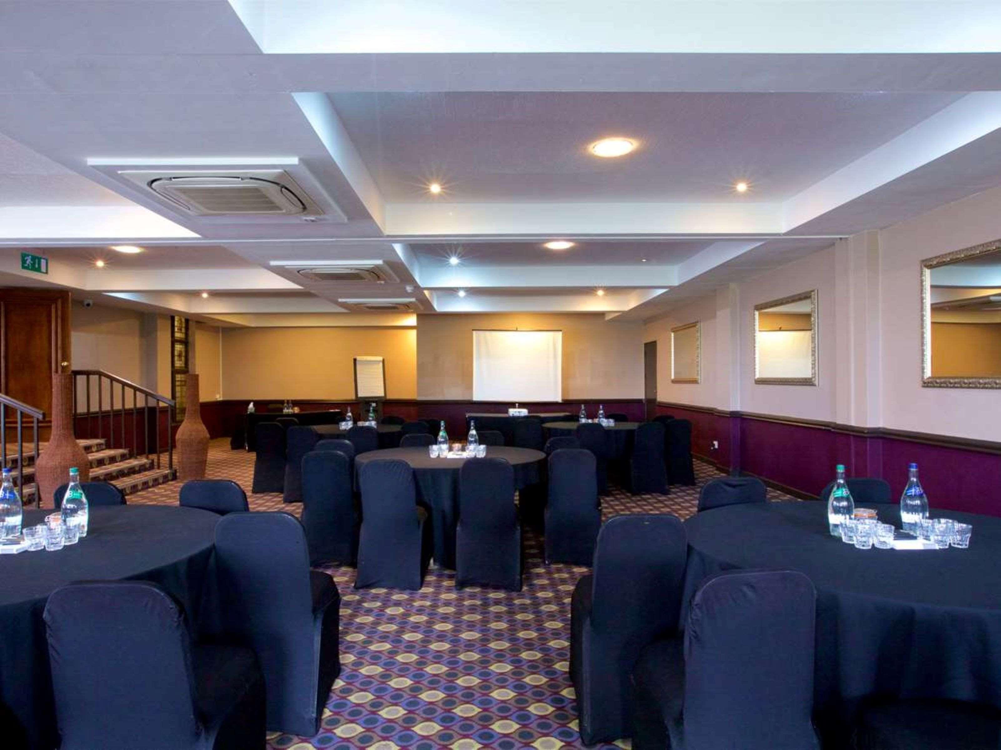Manchester Airport Stanley Hotel, BW Signature Collection Handforth Bagian luar foto