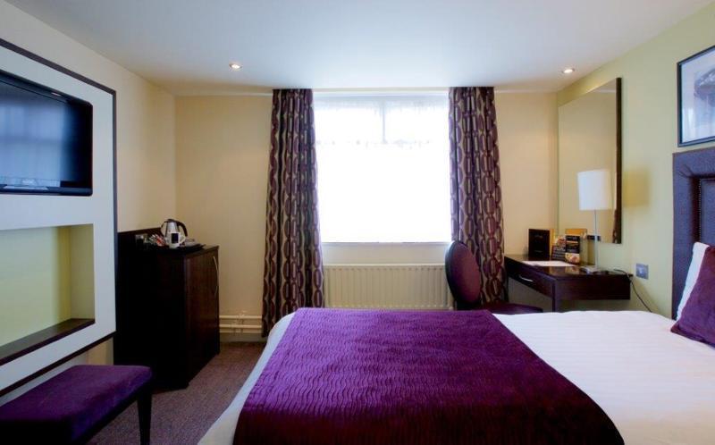 Manchester Airport Stanley Hotel, BW Signature Collection Handforth Bagian luar foto